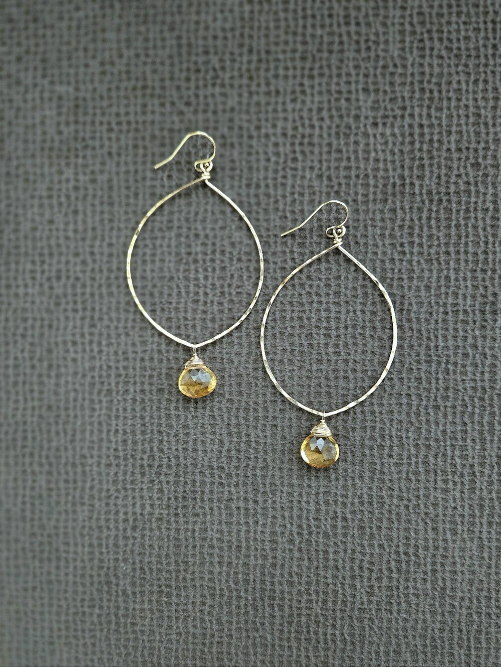Hammered🔨 Gold💛 Open Ellipse Earrings With Dangling Citrine🧡 - NWOT - Picture 11 of 15